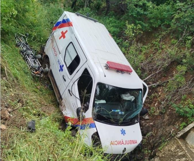 Ambulância e envolve em grave acidente na BA-026