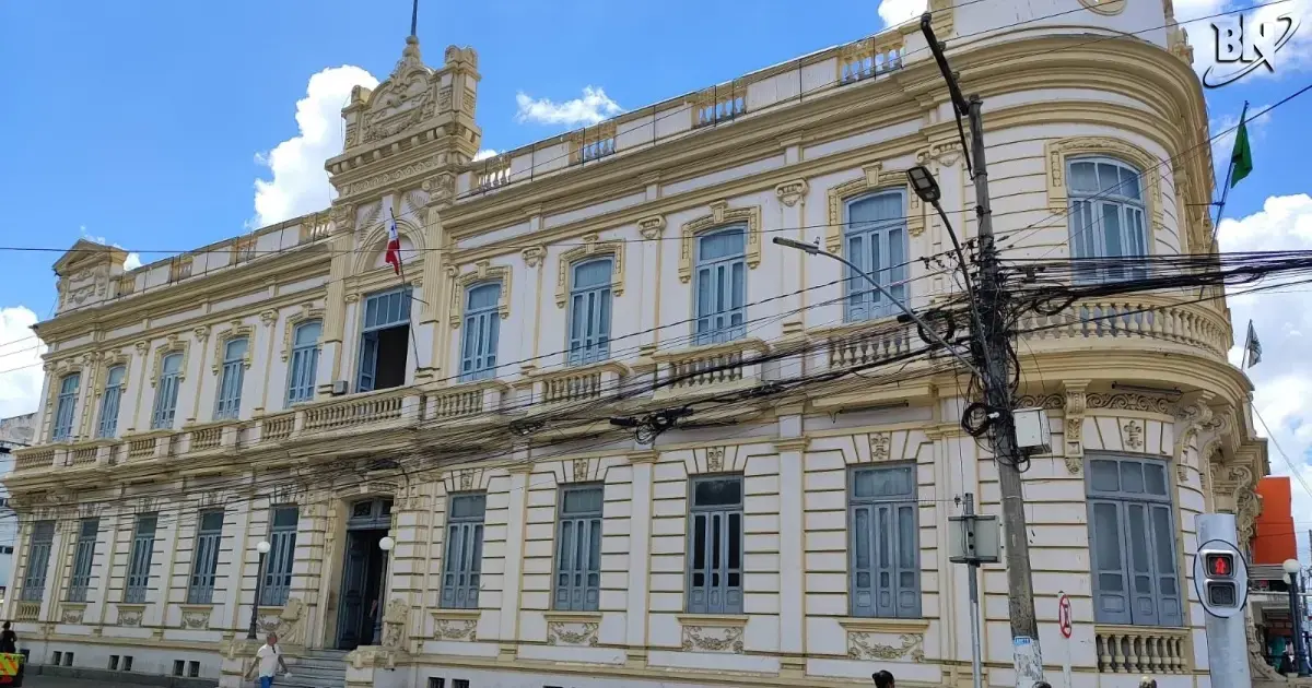 Justiça nega recurso à ação popular e autoriza aumento salarial de prefeito, vereadores e secretários de Feira de Santana