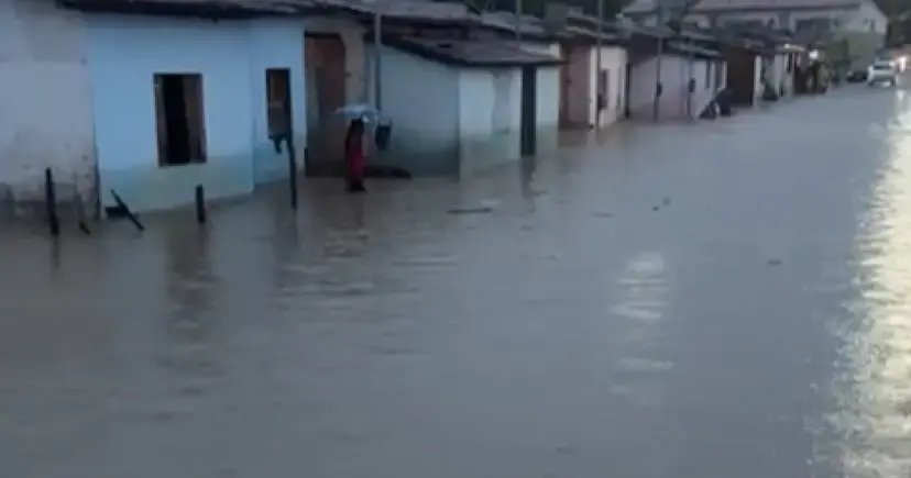 Defesa Civil é acionada e donativos são coletados após fortes chuvas em Varzedo