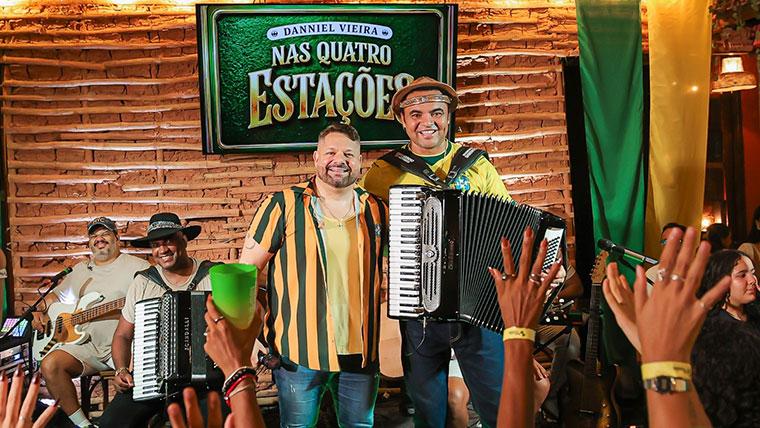 Em cima do palco: Assim o cantor Danniel Vieira comemora mais um ano de vida