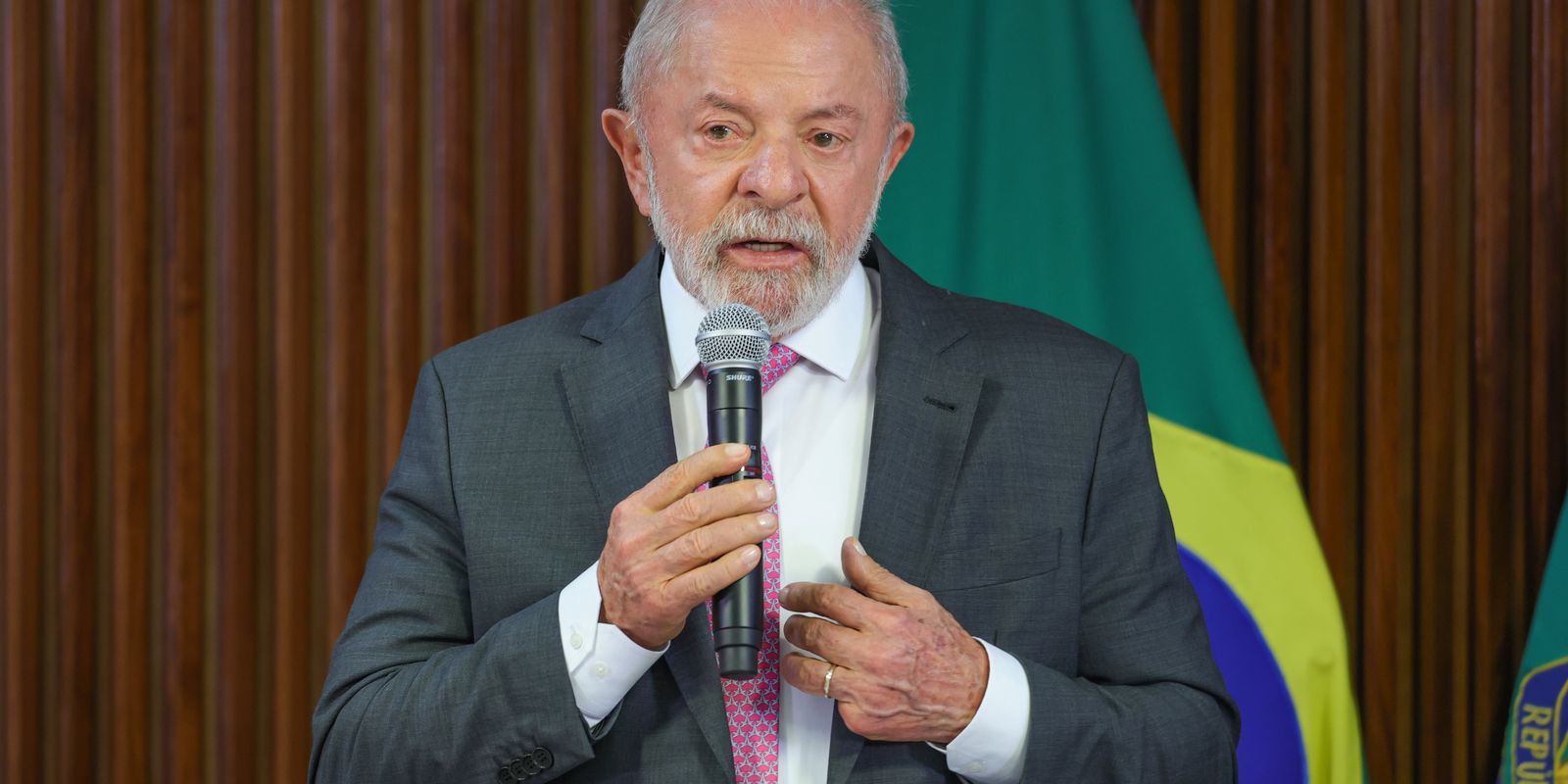 Lula diz que país não precisa de escola cívico-militar na educação