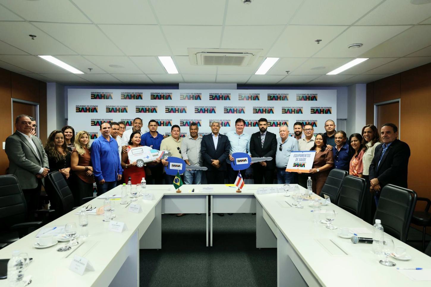 Santa Teresinha recebe ambulância, van para TFD e novos investimentos do Governo da Bahia