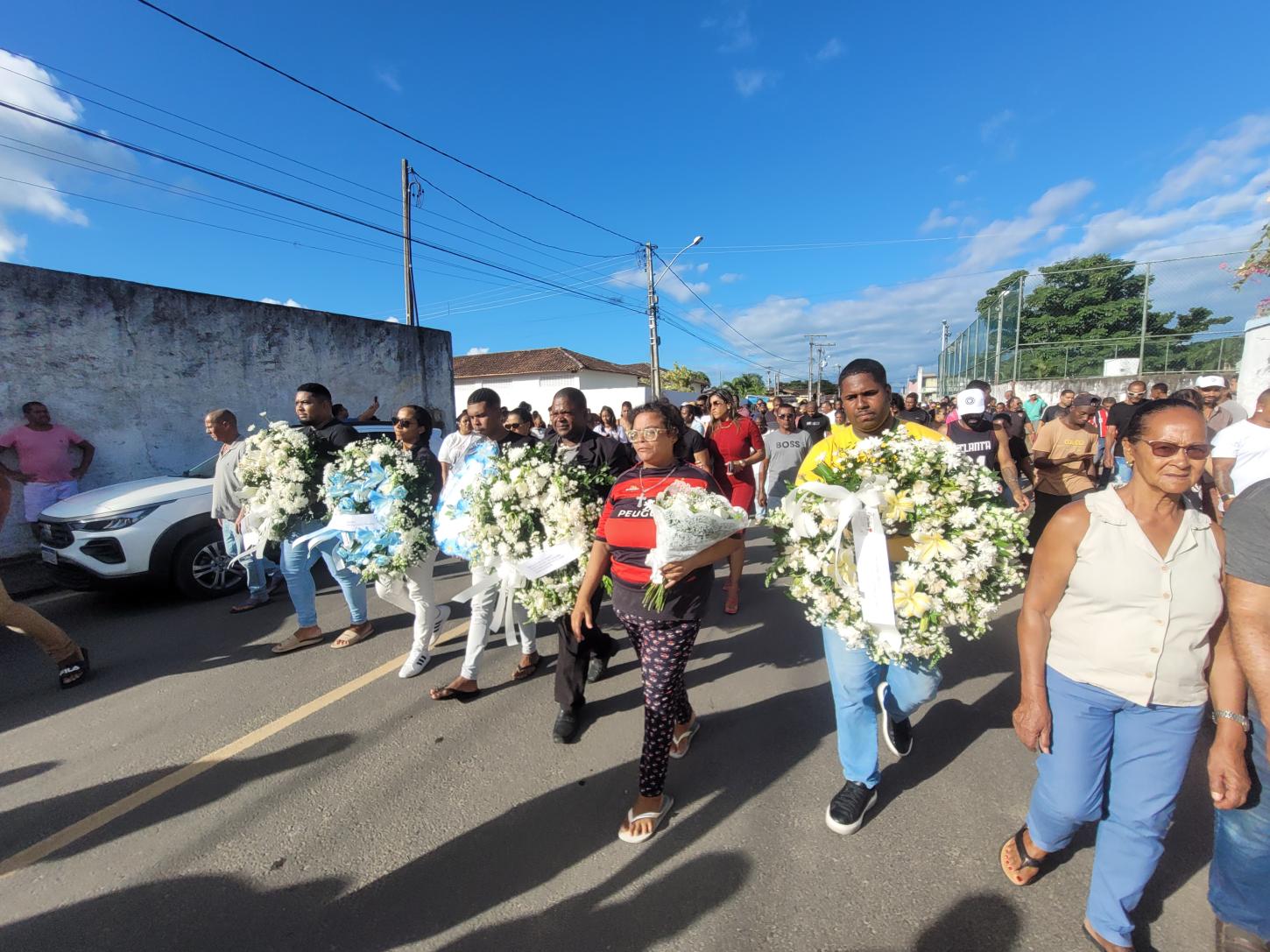 Cantor Zau O Pássaro é enterrado sob forte comoção no Recôncavo baiano