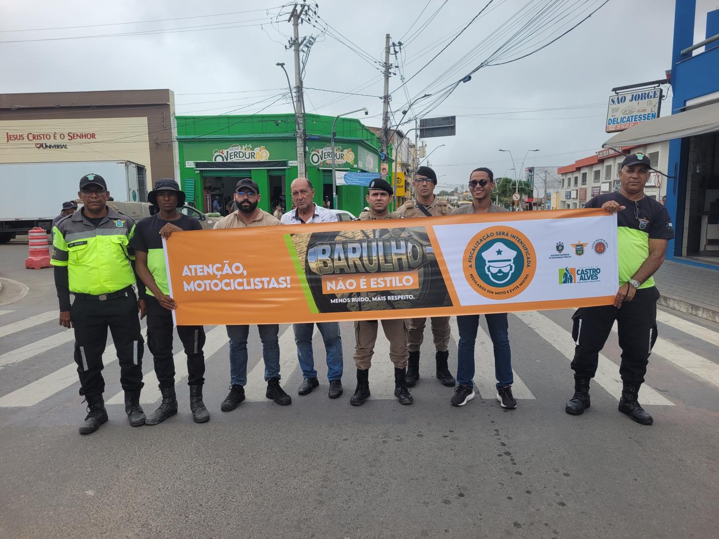 Polícia Militar e Superintendência de Trânsito realizam blitz contra descargas adulteradas em Castro Alves