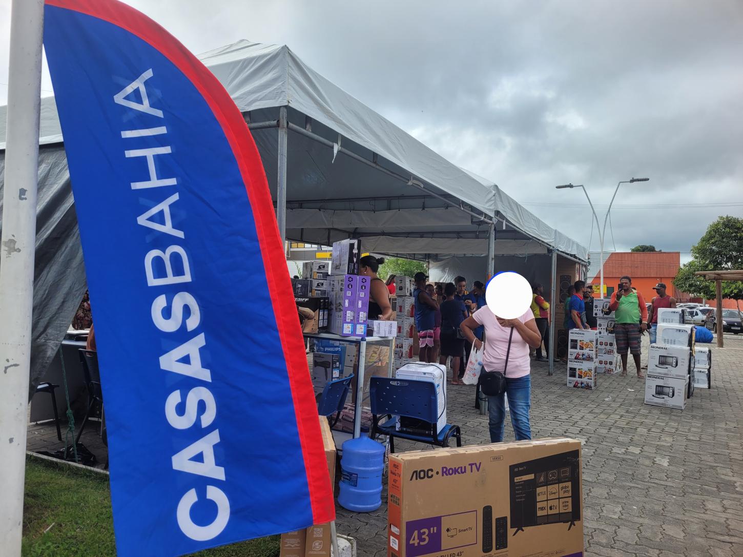 Prefeitura realiza remoção de estrutura itinerante em Castro Alves com apoio da Polícia Militar