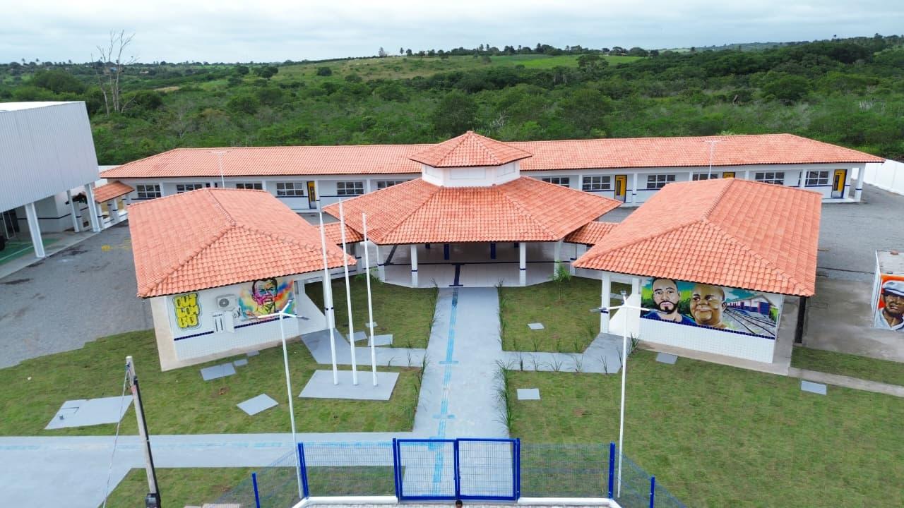 Comunidade quilombola em Castro Alves ganha nova escola