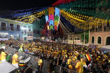 Em clima de Copa e São João, Pelourinho encerra festa com Alceu Valença e cerca de 50 atrações