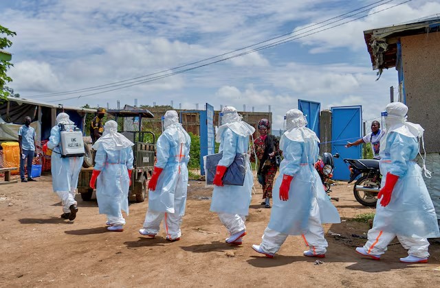 Mais de 30 morrem em campo de deslocados no Congo; casos de ebola levantam temor de avanço do surto