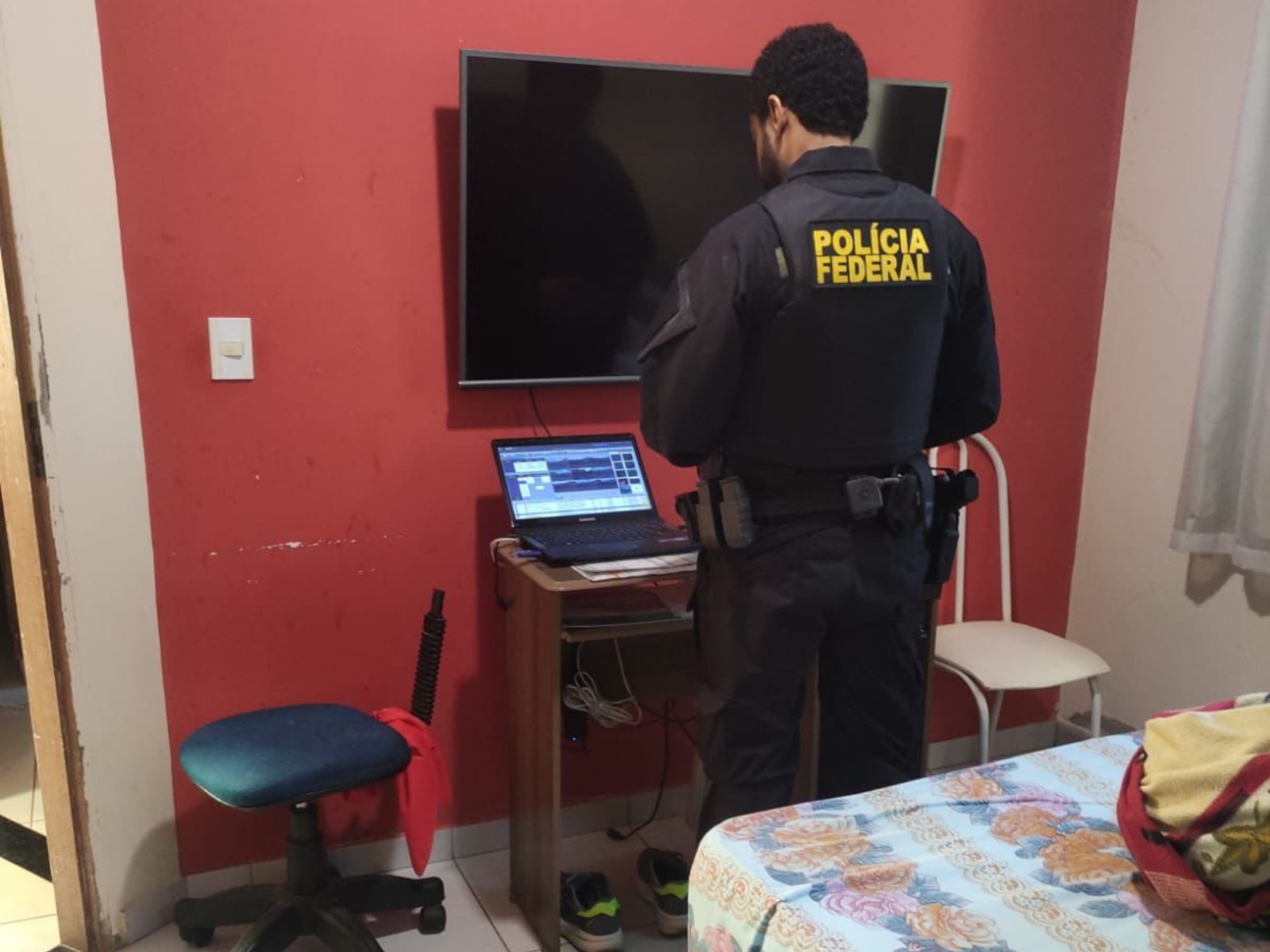 PF faz operação contra abuso sexual infantil e prende homem em flagrante no interior de MG