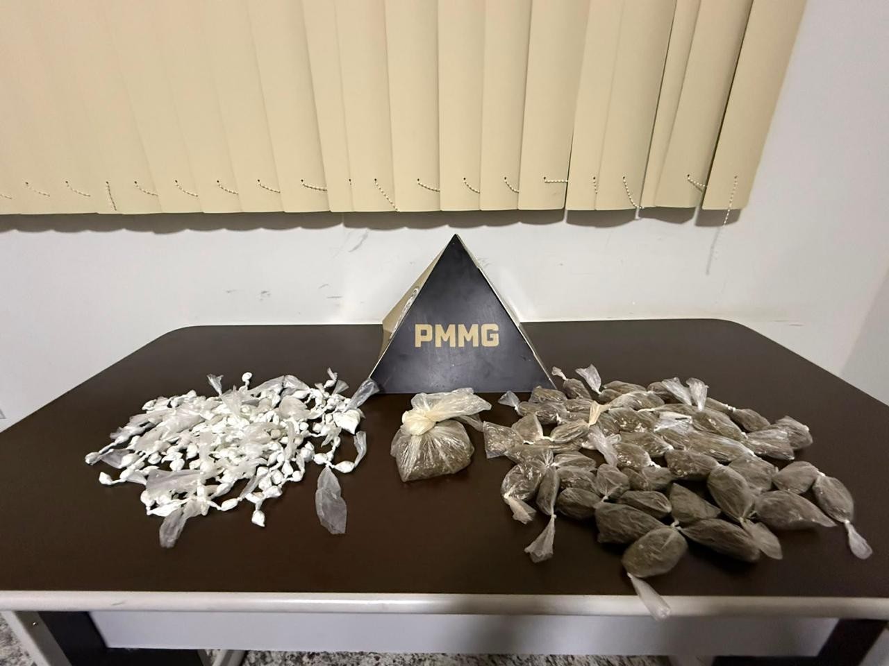 PM intercepta carro com drogas e três pessoas são detidas em Conselheiro Pena