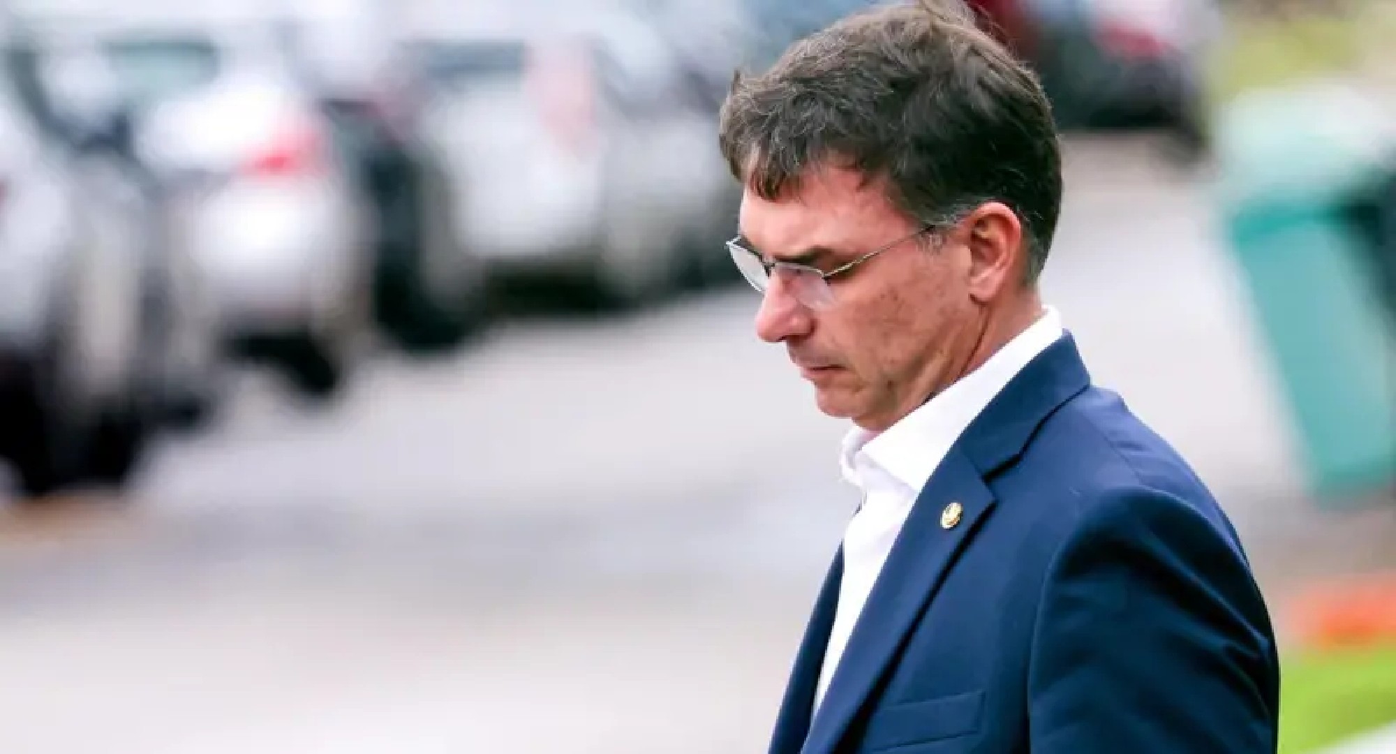 Com decisão, Moraes impede visitas de Flávio a Jair Bolsonaro até depois do primeiro turno das eleições