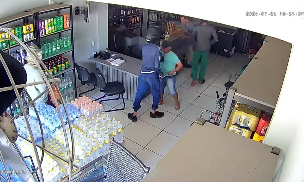 Imagens de câmeras de segurança mostram assalto a depósito de bebidas na PB; VÍDEO