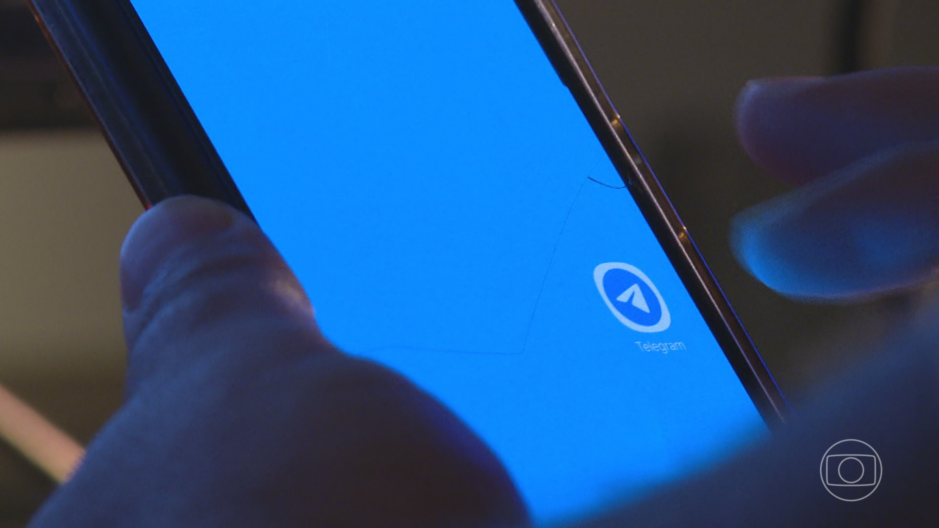 Justiça manda Telegram indenizar vítima e identificar integrantes de grupo que compartilhava fotos de mulheres