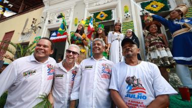 Lapinha amanhece tomada por multidão e celebração marca festejos do Dois de Julho, no Centro Histórico de Salvador