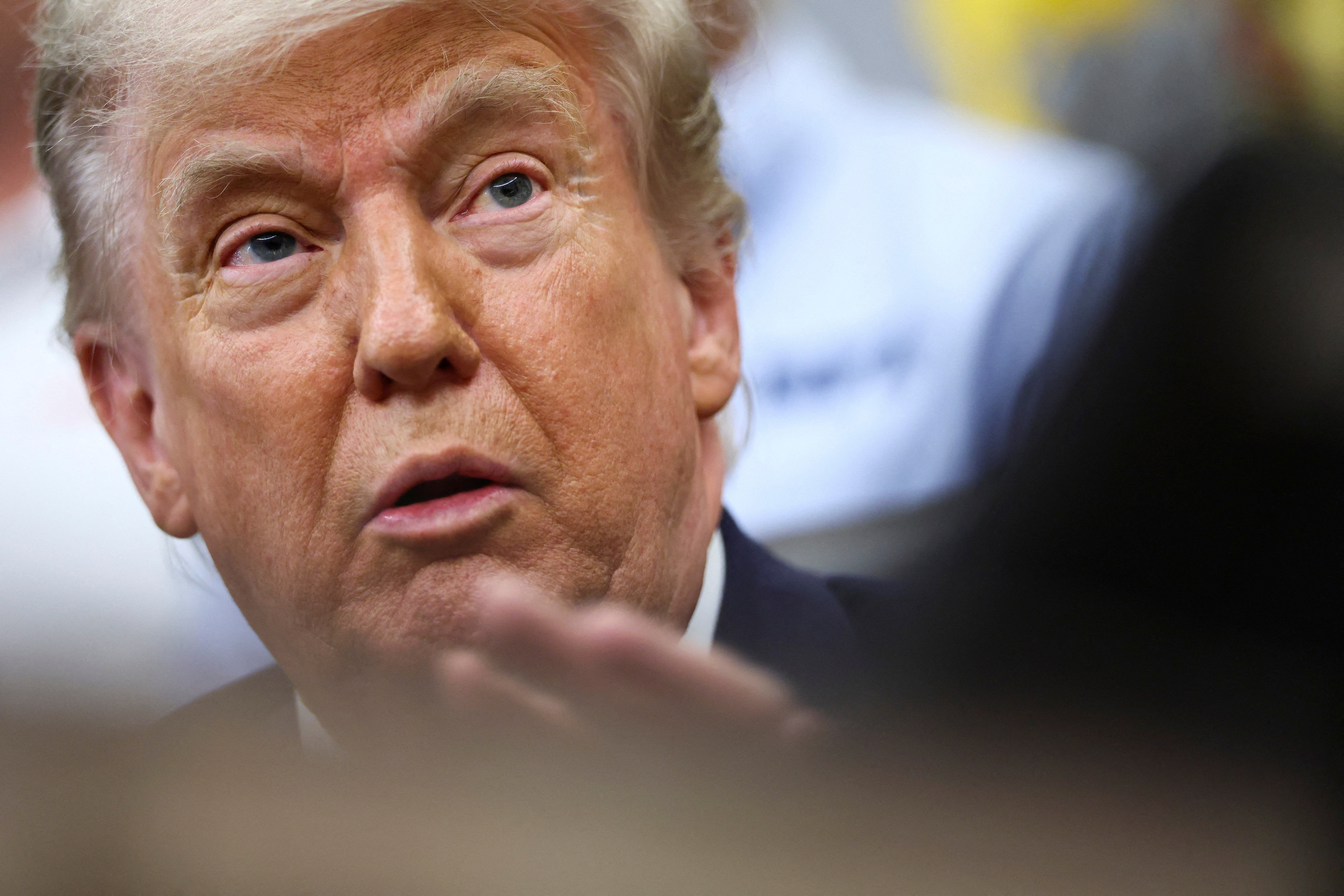Trump ameaça atacar usinas e pontes do Irã na próxima semana se não houver acordo