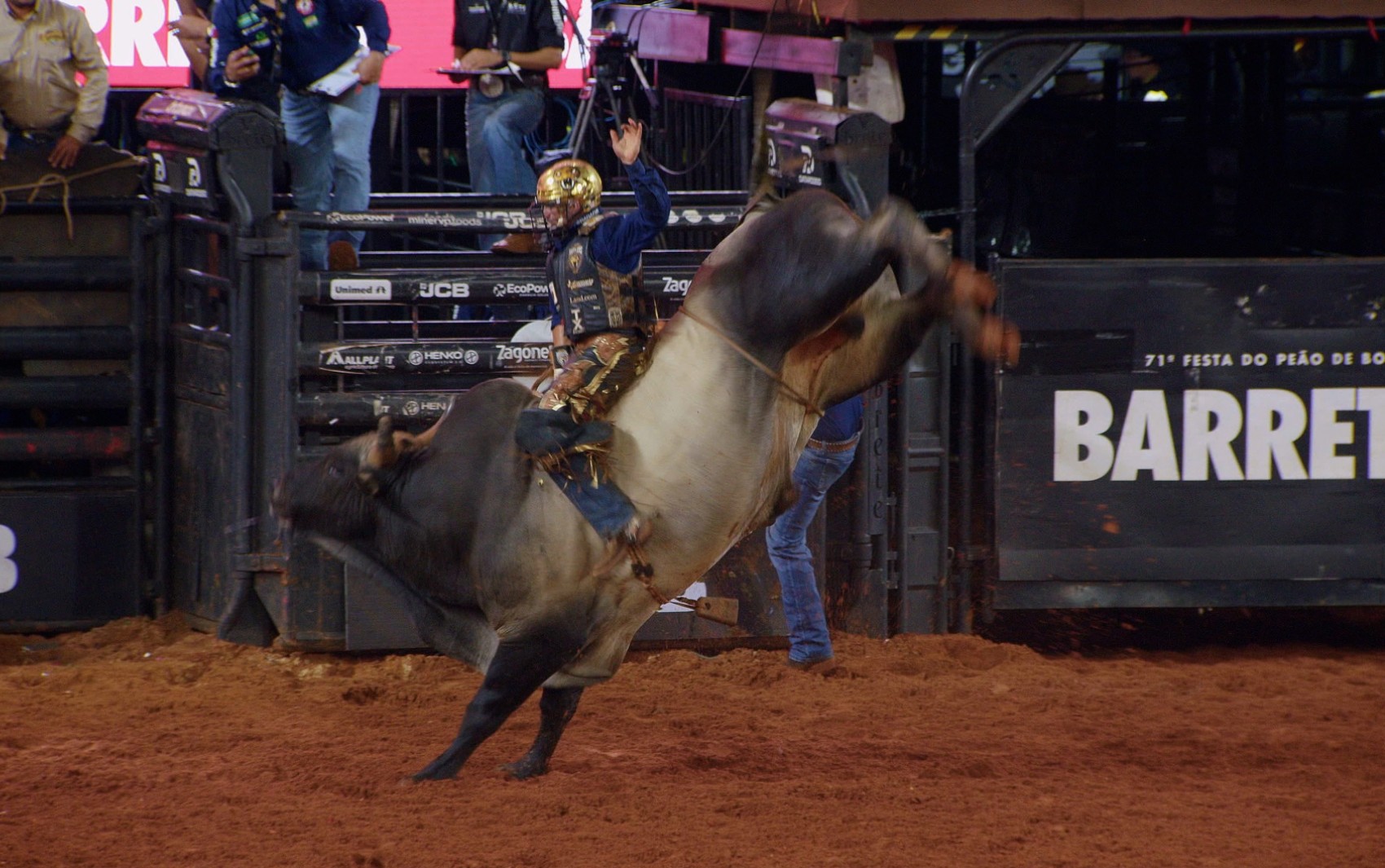 Após estreia frustrante, americano Andrew Alvidrez tem maior nota da 2ª noite do Rodeio Internacional de Barretos