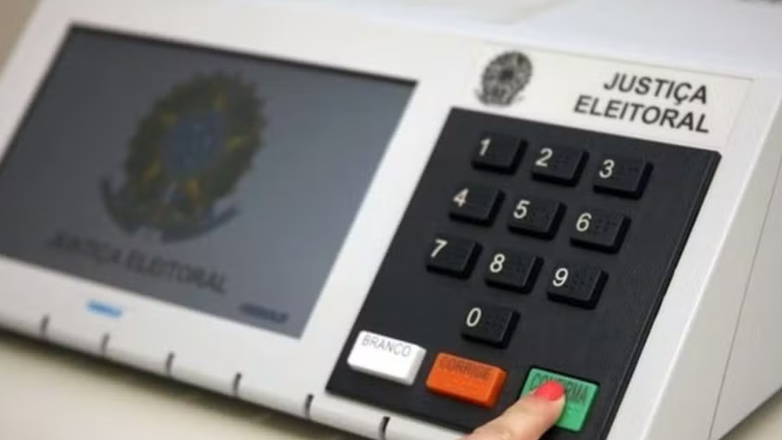 Candidatos ao governo do DF abrem campanha com missas, atos de rua e jogo de futebol; veja resumo do primeiro dia