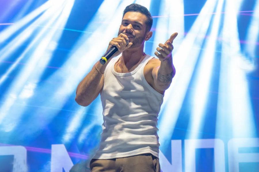 Íkaro Mendes leva o arrocha baiano para o mundo com releituras de sucessos internacionais