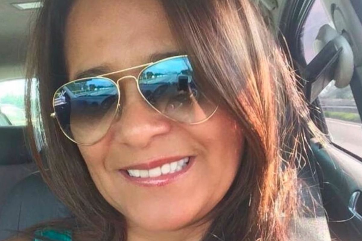 Polícia encontrou buscas sobre como desmontar e limpar veículo no celular de patroa acusada de matar cozinheira
