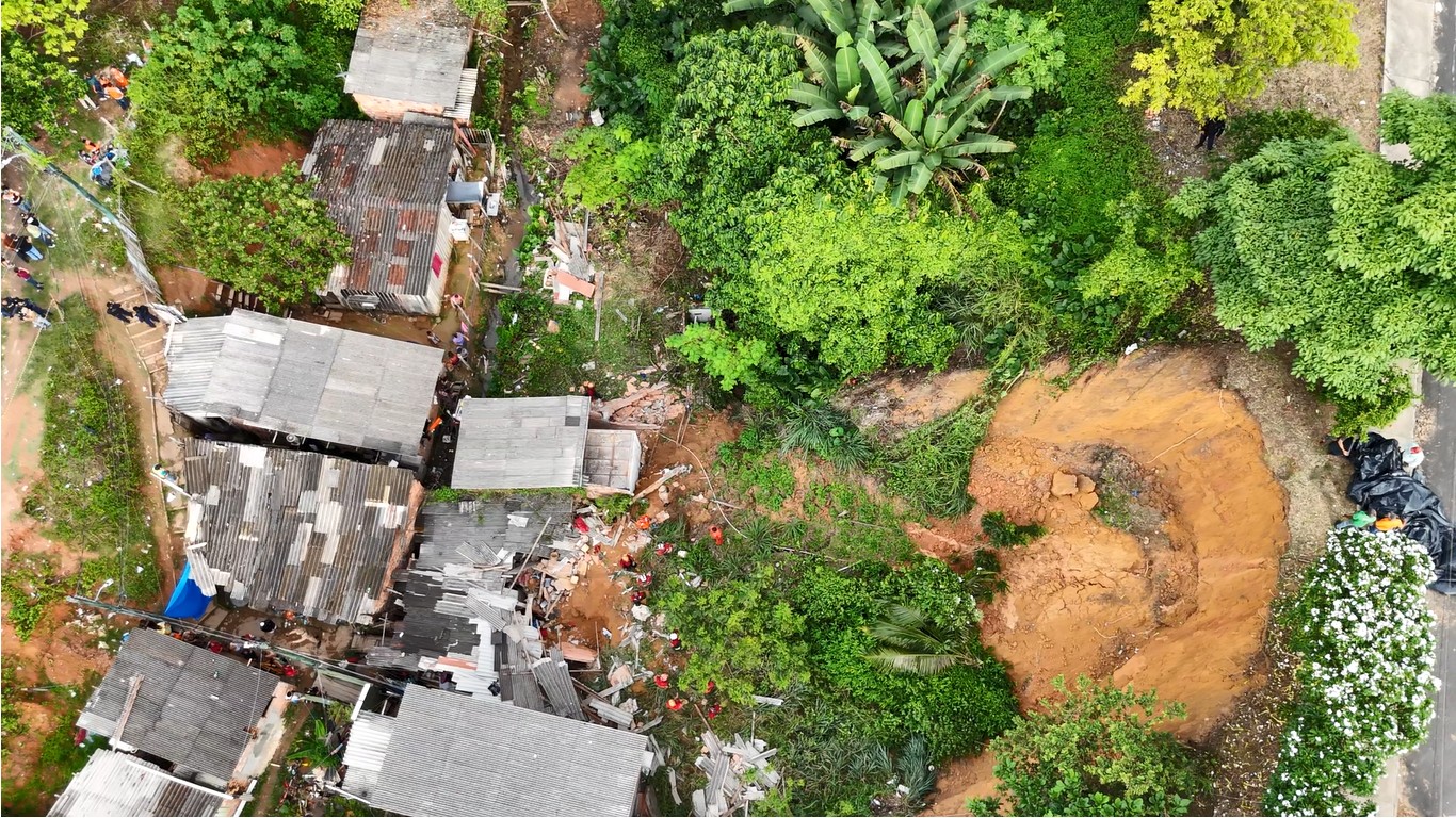 Prefeitura de Manaus decreta situação de emergência por causa de deslizamentos de solo