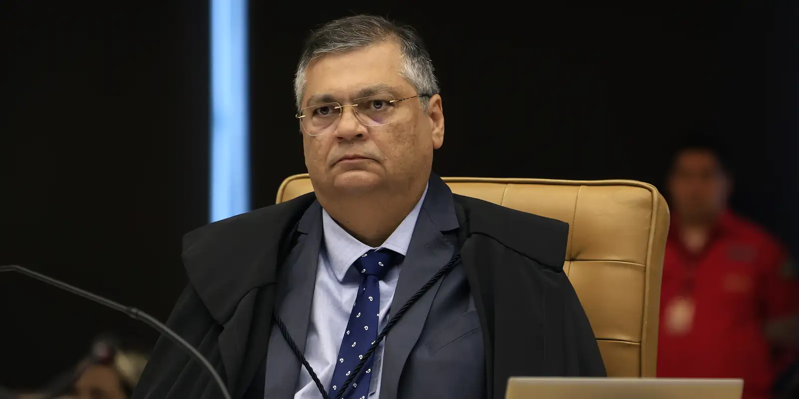 Dino cobra explicação sobre elo entre Master e instituto de Mendonça