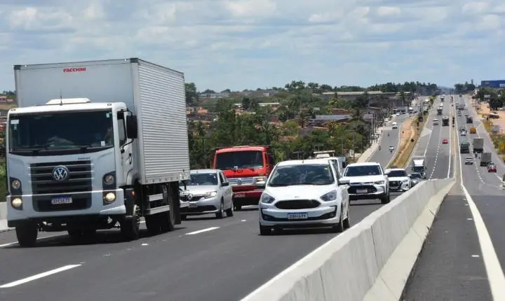 Acidente grave na BR-116 deixa um morto e três feridos em Feira de Santana