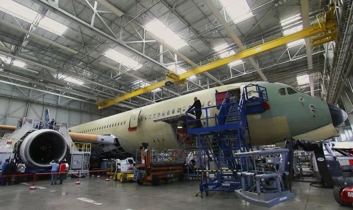 Airbus reduz previsão de demanda por aeronaves e culpa guerra no Irã e tensões comerciais