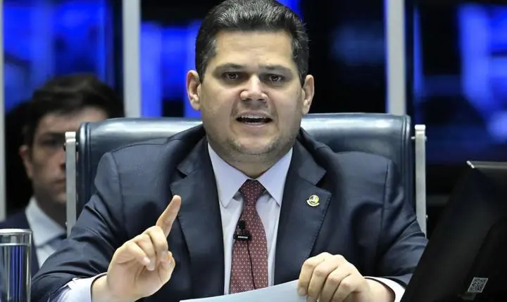 Alcolumbre anuncia sessões para discutir e votar fim da escala 6x1