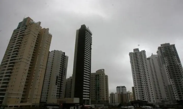 Ar frio de origem polar deve derrubar temperaturas e pode trazer chuva para Goiás nos próximos dias, diz Cimehgo