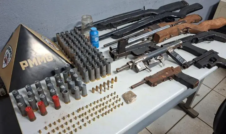 Arsenal de armas artesanais é encontrado escondido em comunidade rural de Minas