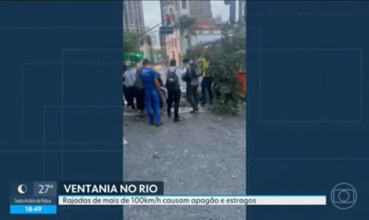 Árvore cai sobre homem no Centro do Rio durante ventania; vítima é socorrida sem ferimentos graves