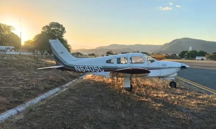 Avião faz pouso de emergência na GO-174, em Goiás 