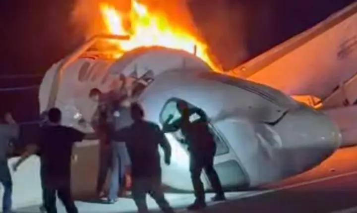 Avião pequeno cai em rodovia no Texas e deixa um morto nos EUA
