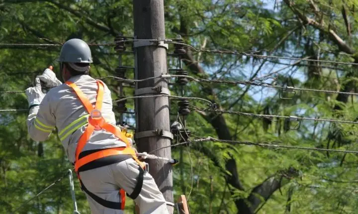 Bairros de Manaus e Zona Rural ficam sem energia nesta segunda-feira; veja locais e horários