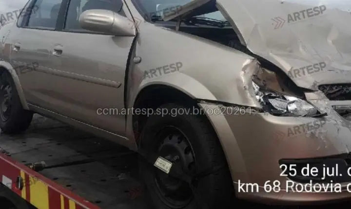 Batida entre dois carros deixa feridos e causa lentidão na Rodovia dos Bandeirantes em Jundiaí 
