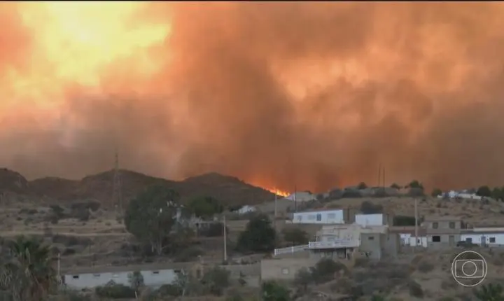 Casal britânico é resgatado com 40% do corpo queimado após incêndio florestal que já deixou mortos no sul da Espanha