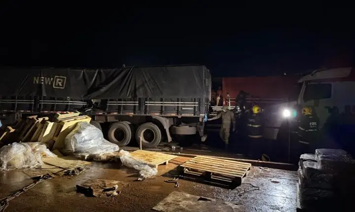 Casal morre esmagado por caminhão durante atracação de balsa em porto de Santarém