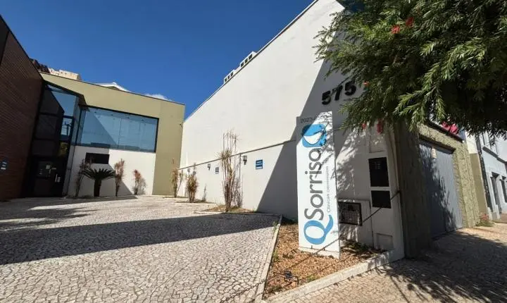 Clínica odontológica denunciada por clientes reabre sem registro, cita 'alterações administrativas' e possível mudança de local 