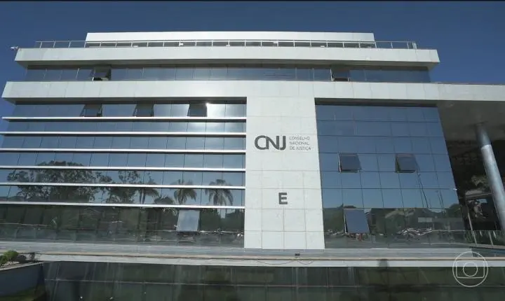 CNJ aprova fim da aposentadoria compulsória a juiz que cometer infração grave