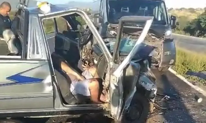 Colisão frontal deixa mortos e feridos na BR-116 em Rafael Jambeiro
