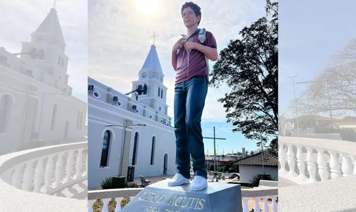 Com 2 metros de altura, estátua de Carlo Acutis, o 'santo da internet', é instalada em praça no interior de SP