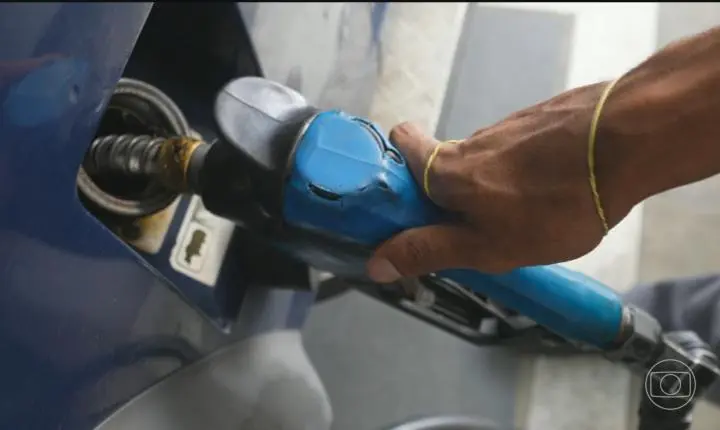 Com a disparada do petróleo, governo aprova aumento da mistura de etanol na gasolina
