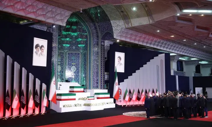 Começa funeral de Ali Khamenei no Irã