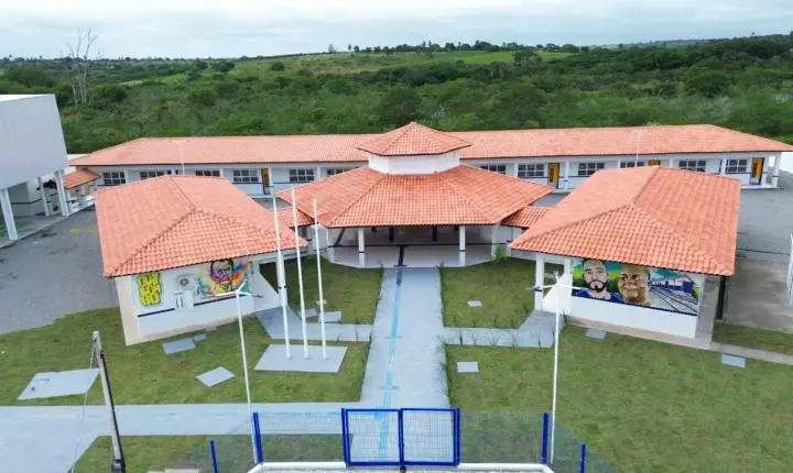 Comunidade quilombola em Castro Alves ganha nova escola