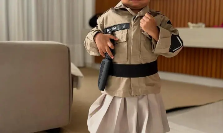 Criança de Castro Alves viraliza nas redes sociais após foto vestida de policial militar ser compartilhada pelo comandante-geral da PM