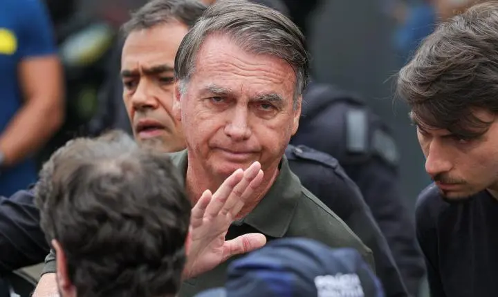 Delegado pede ao STF para ouvir Bolsonaro sobre arma apreendida