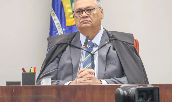 Dino determina afastamento do presidente do TCE do Maranhão 