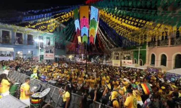 Em clima de Copa e São João, Pelourinho encerra festa com Alceu Valença e cerca de 50 atrações