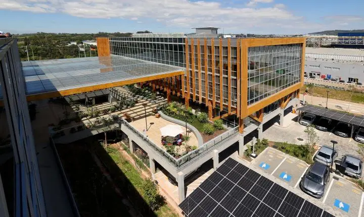 Empresa constrói prédio sem pregos ou parafusos no interior de SP; entenda técnica