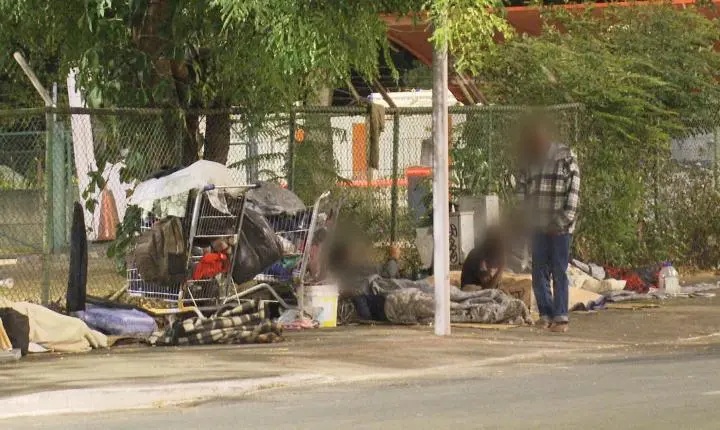 Falta de recursos para pagar multa deixa população em situação de rua presa por mais tempo, aponta CNJ